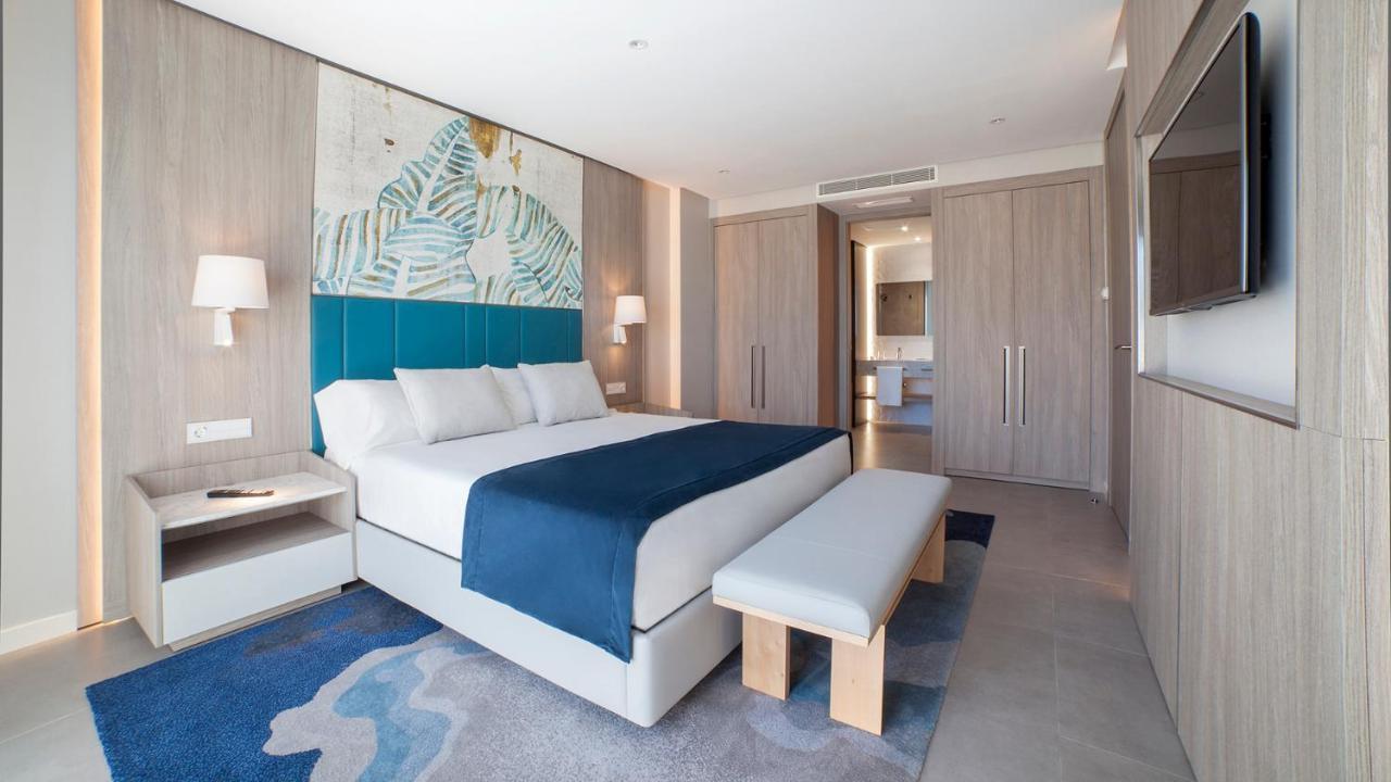 Alanda Marbella Hotel Bagian luar foto A bedroom at the hotel