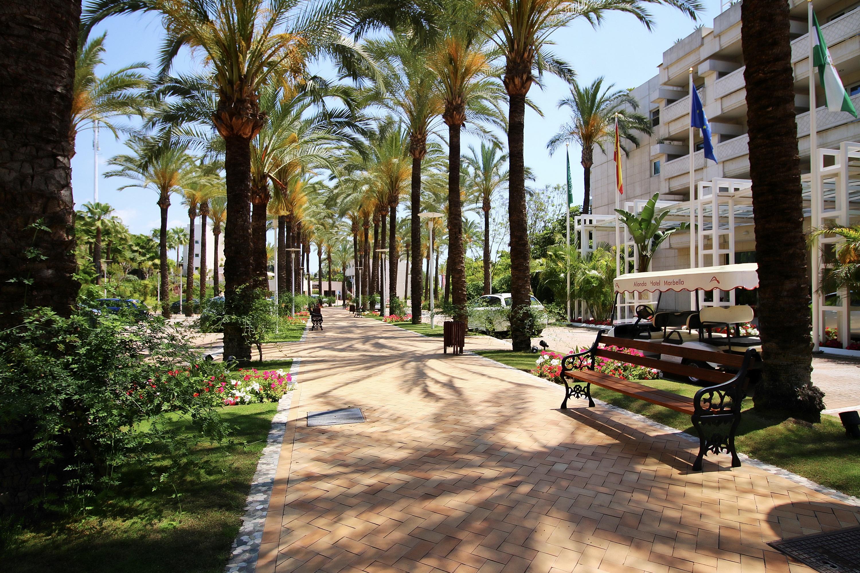 Alanda Marbella Hotel Bagian luar foto Paseo de los Palmeras