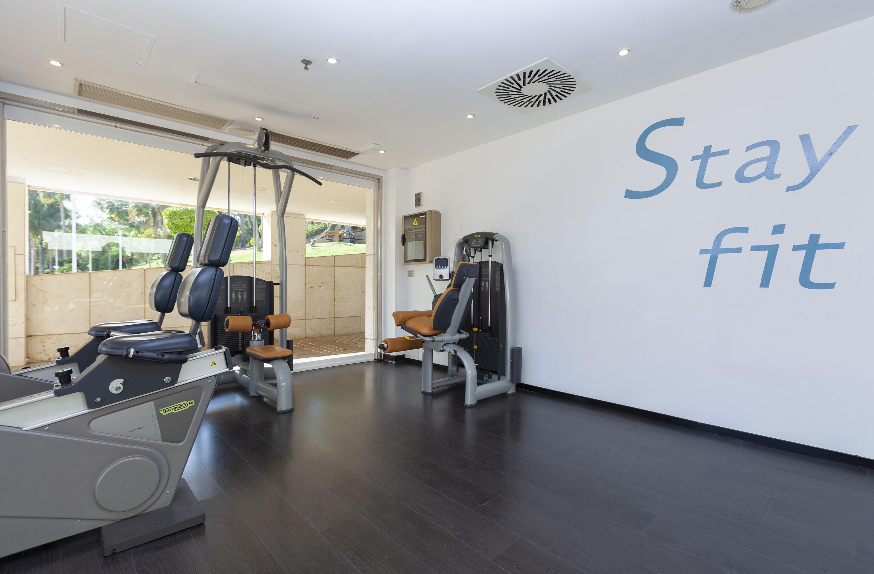 Alanda Marbella Hotel Bagian luar foto The gym at the hotel